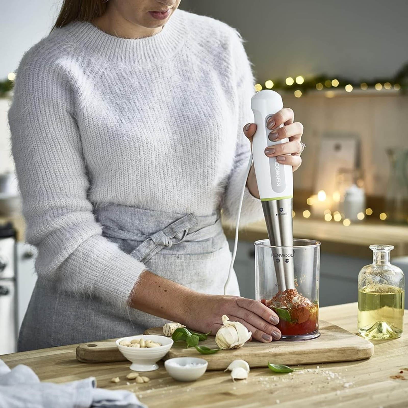 خلاط يدوي 3 في 1 بقوة 700 واط مع مفرمة وخفاق من الفولاذ المقاوم للصدأ – Triblade Kenwood HDP109WG - الصورة 4