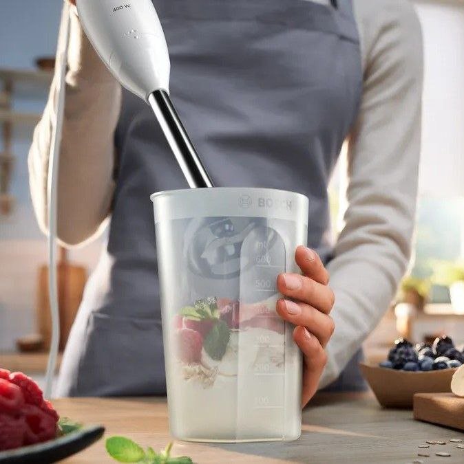 خلاط يدوي من الفولاذ المقاوم للصدأ بقوة 400 واط مع 4 شفرات – BOSCH CleverMixx MSM24100 (صُنع في سلوفينيا) - الصورة 3