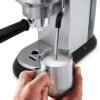 ماكينة القهوة إسبريسو DeLonghi Dedica Arte - بقوة 15 بار خزان 1.1 لتر 1300 واط مع أنبوب بخار للحليب - موديل EC885.M ماكينة القهوة إسبريسو DeLonghi Dedica Arte - بقوة 15 بار خزان 1.1 لتر 1300 واط مع أنبوب بخار للحليب - موديل EC885.M - الصورة 3