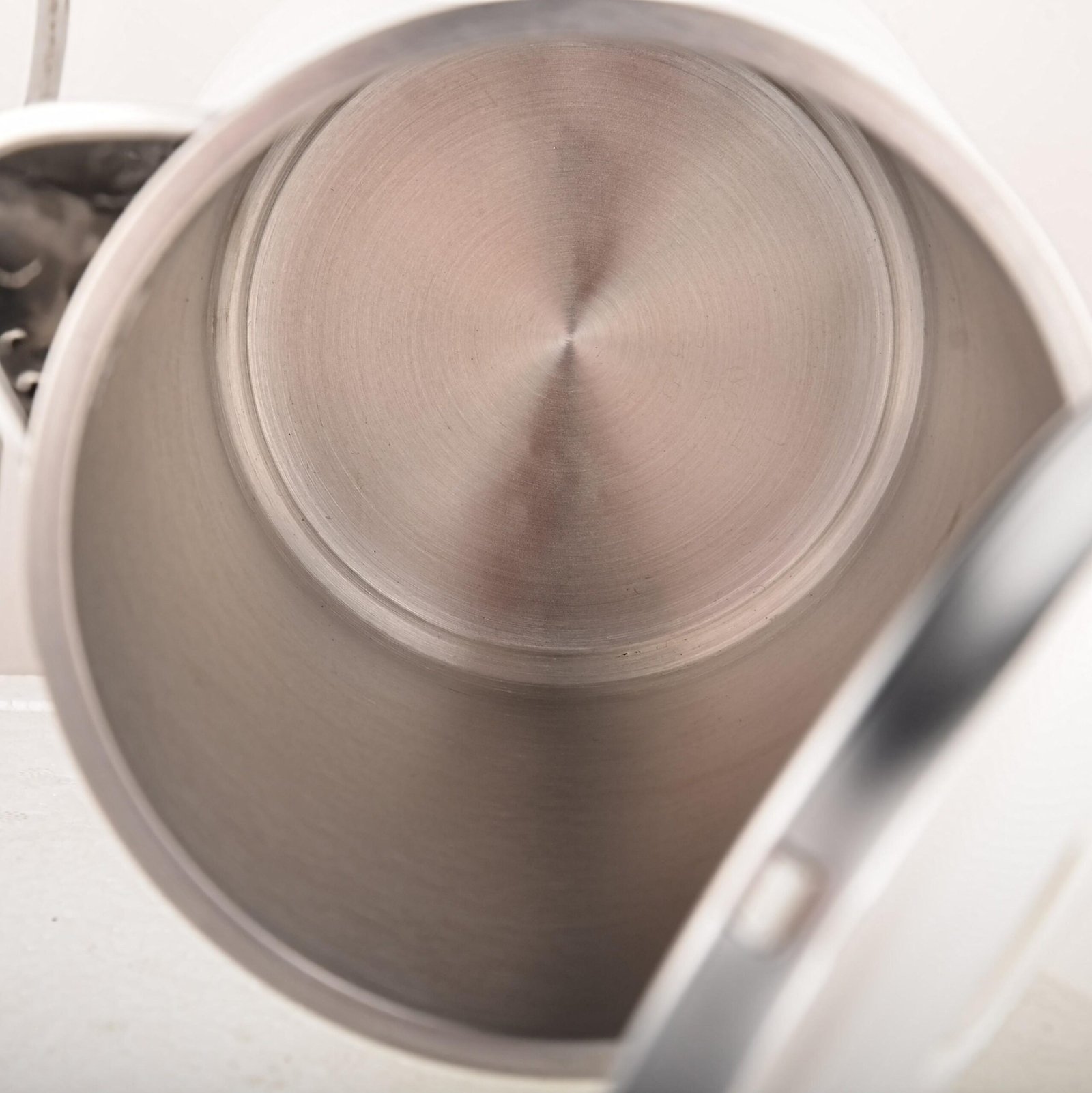 غلاية كهربائية بدون سلك سعة 1.8 لتر بقوة 1500 واط بسطح بارد الملمس - سوناشي SKT-1816 - الصورة 3