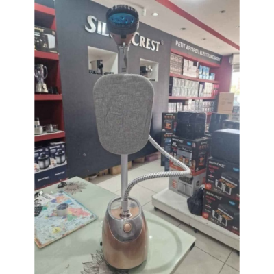 مكواة بخار عمودية SilverCrest بقوة 2000 واط و سعة 2.5 لتر مع حامل و علاقة ملابس – GS1702 DariTek