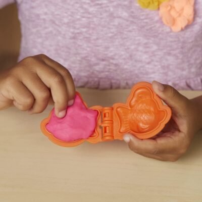 Play Doh عجينة اللعب كرانكي الأخطبوط مع 5 علب عجين وقوالب تشكيل متنوعة. DariTek