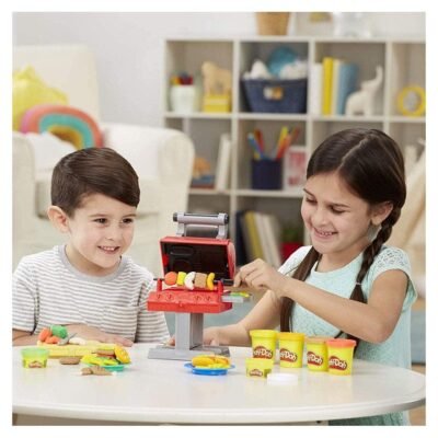 Play Doh Set de Pate à Modeler Kitchen Grill 'n Stamp et barbecue avec 6 Pots et Moules DariTek