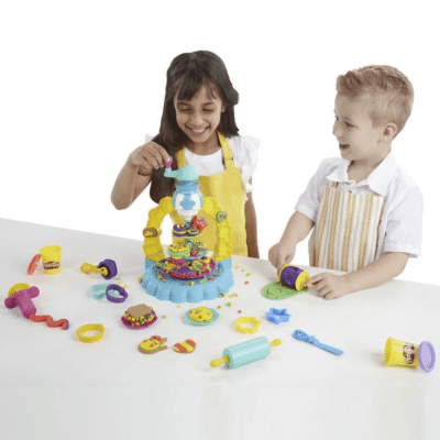 مجموعة Play-Doh عجينة التشكيل Sprinkle Cookie Surprise مع 5 علب وقوالب تشكيل DariTek
