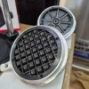⁦عصارة يدوية بذراع ضغط 3 في 1 من الحديد الزهر مع قاطعة بطاطا وقاطعة تفاح – UNIPRO FK5030⁩ - الصورة ⁦6⁩